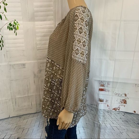 BKE Boutique Semi Sheer Boho Top - Picture 2 of 8